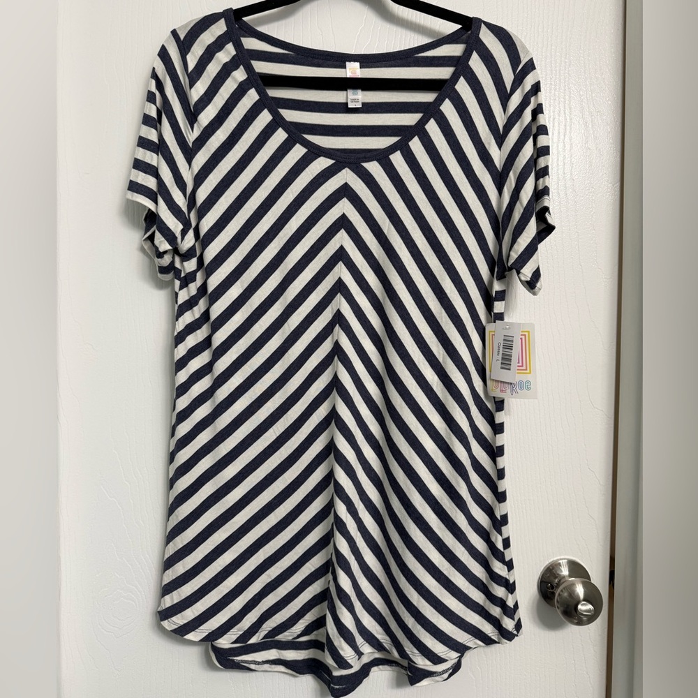 LuLaRoe Chevron Striped Classic T (L)